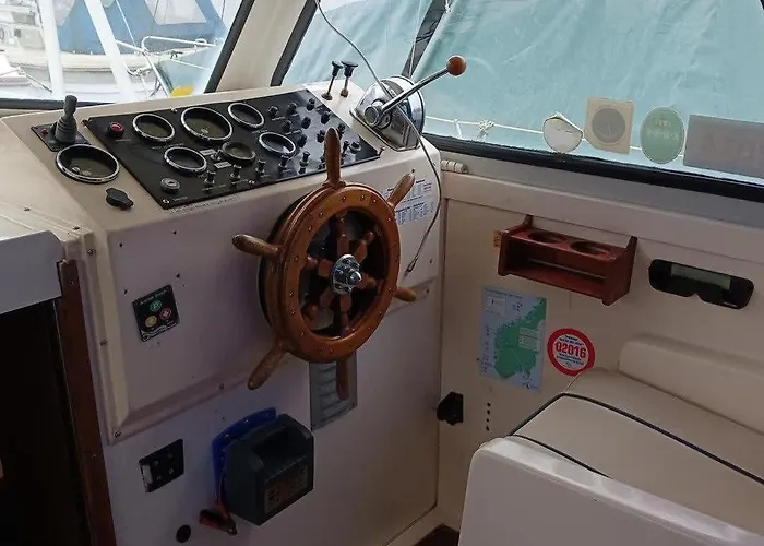 Yacht - Without Shower *