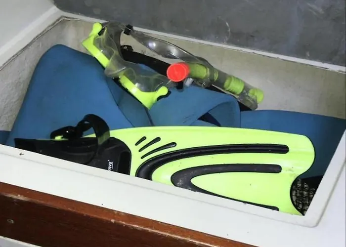 Yacht - Without Shower Πλωτό κατάλυμα *