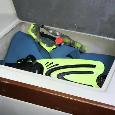 Yacht - Without Shower Bådhotel *